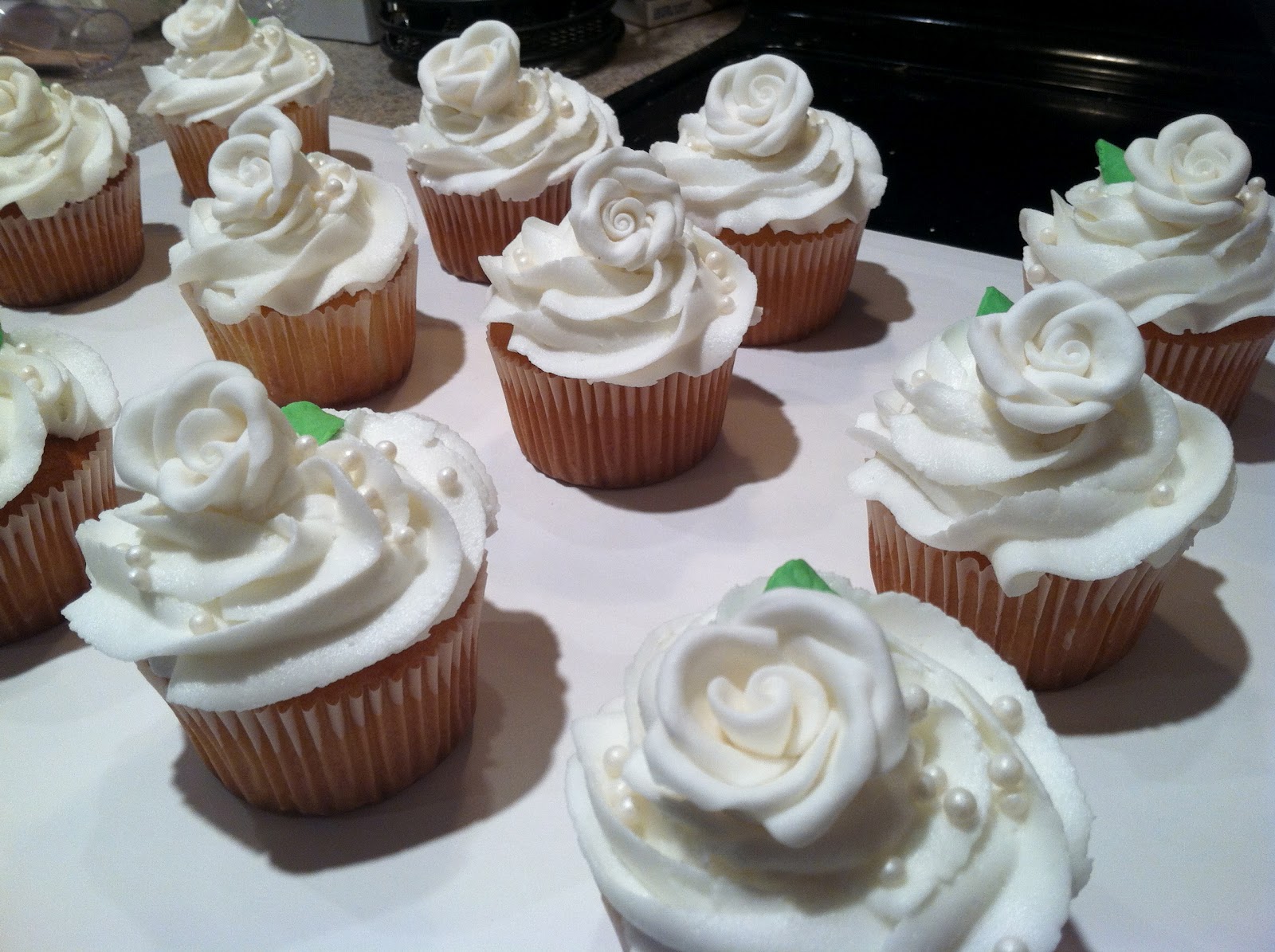 Kyla's Cupcakes: Wedding/bridal shower cupcakes