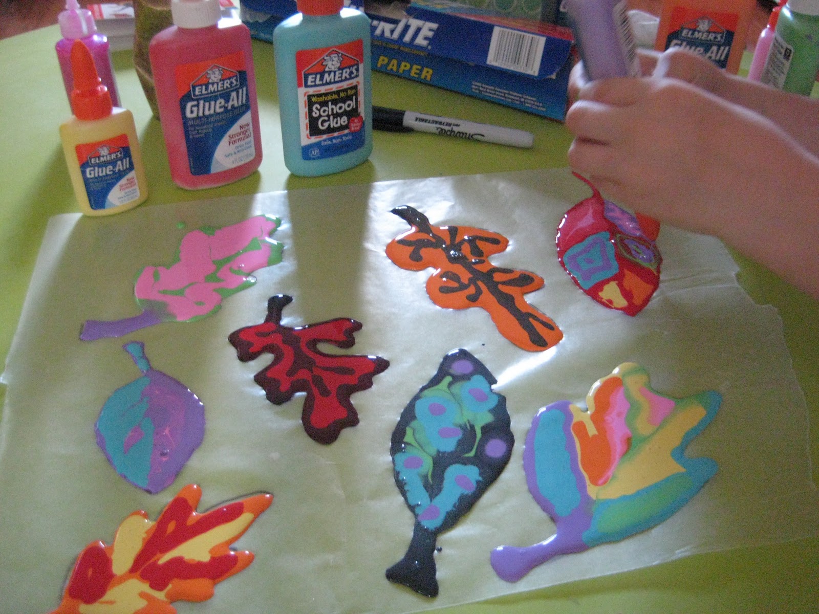 Pink and Green Mama * Fall Fun Making Leaves With Elmer's Glue and Waxed Paper