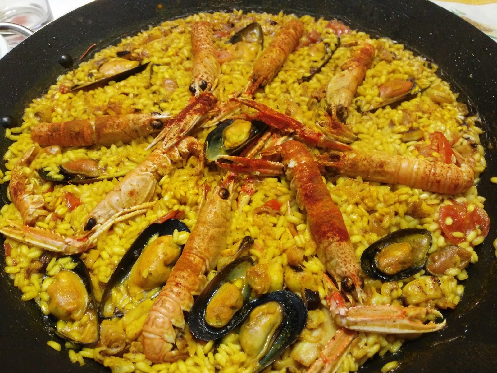 las cucarachas borrachas: La miglior ricetta di paella Valenciana