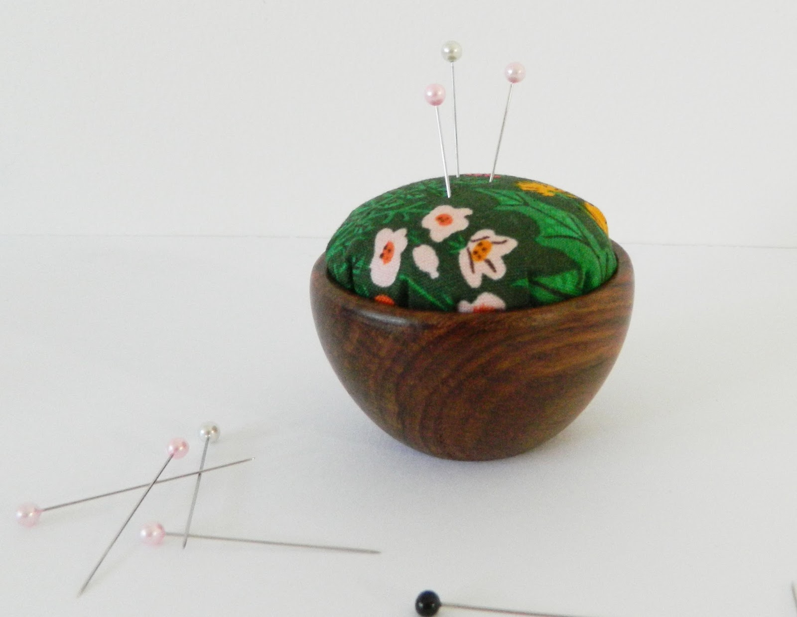 wood base pincushion {a tutorial}