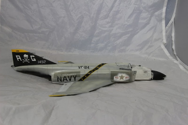 Montage pas à pas du F-4B Phantom II d'eduard au 1/48. F-4B Phantom II,Eduard 1/48, La réalisation de la décoration.