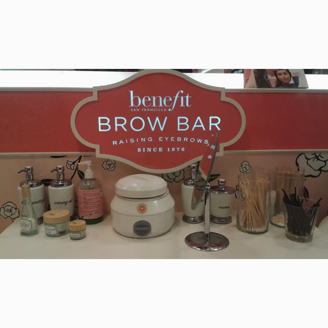 El Tocador de Embrujada Brow Bar de Benefit