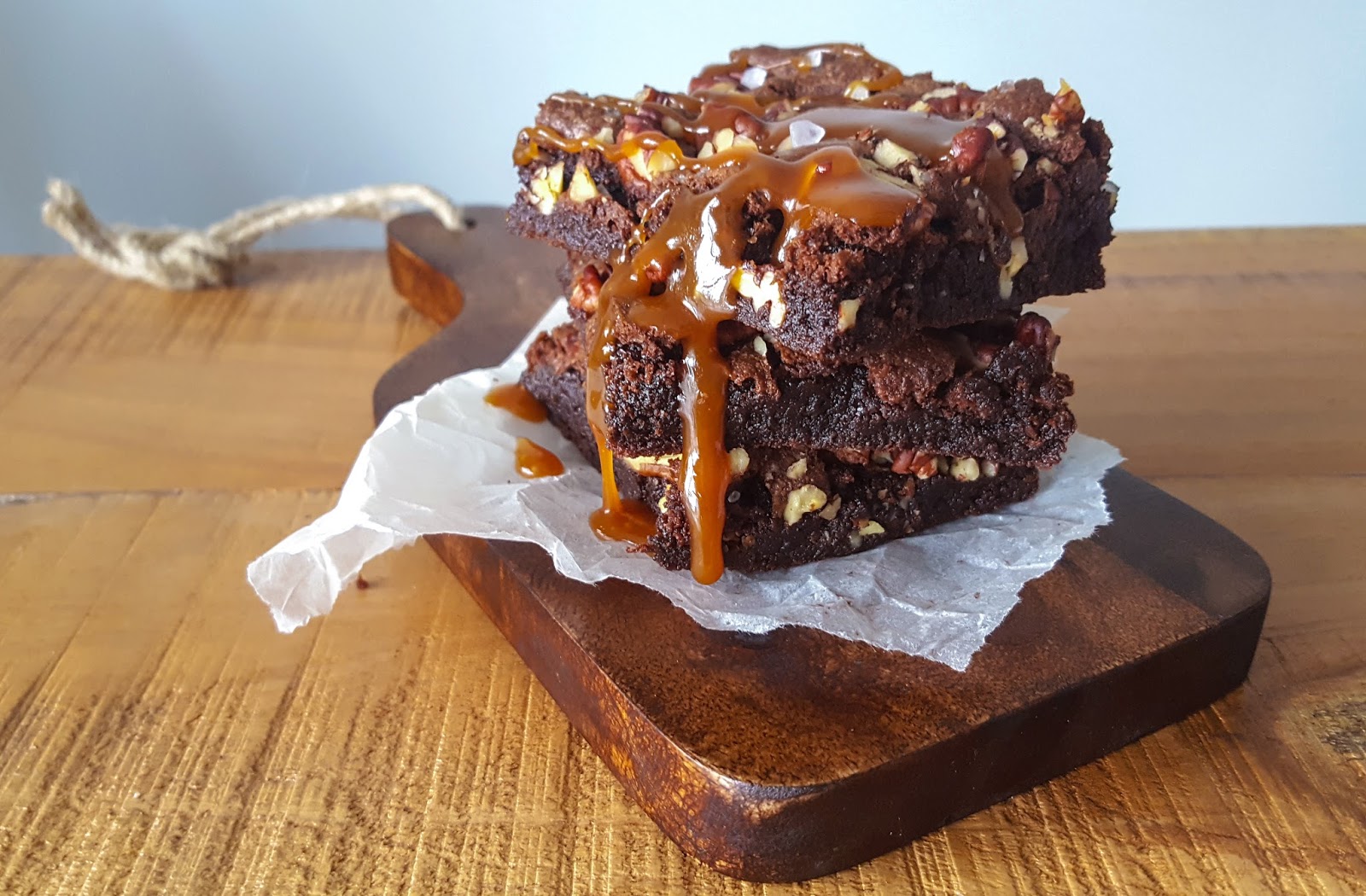 The Comfort Foodie Brownies met zeezout, pecannoten en karamel