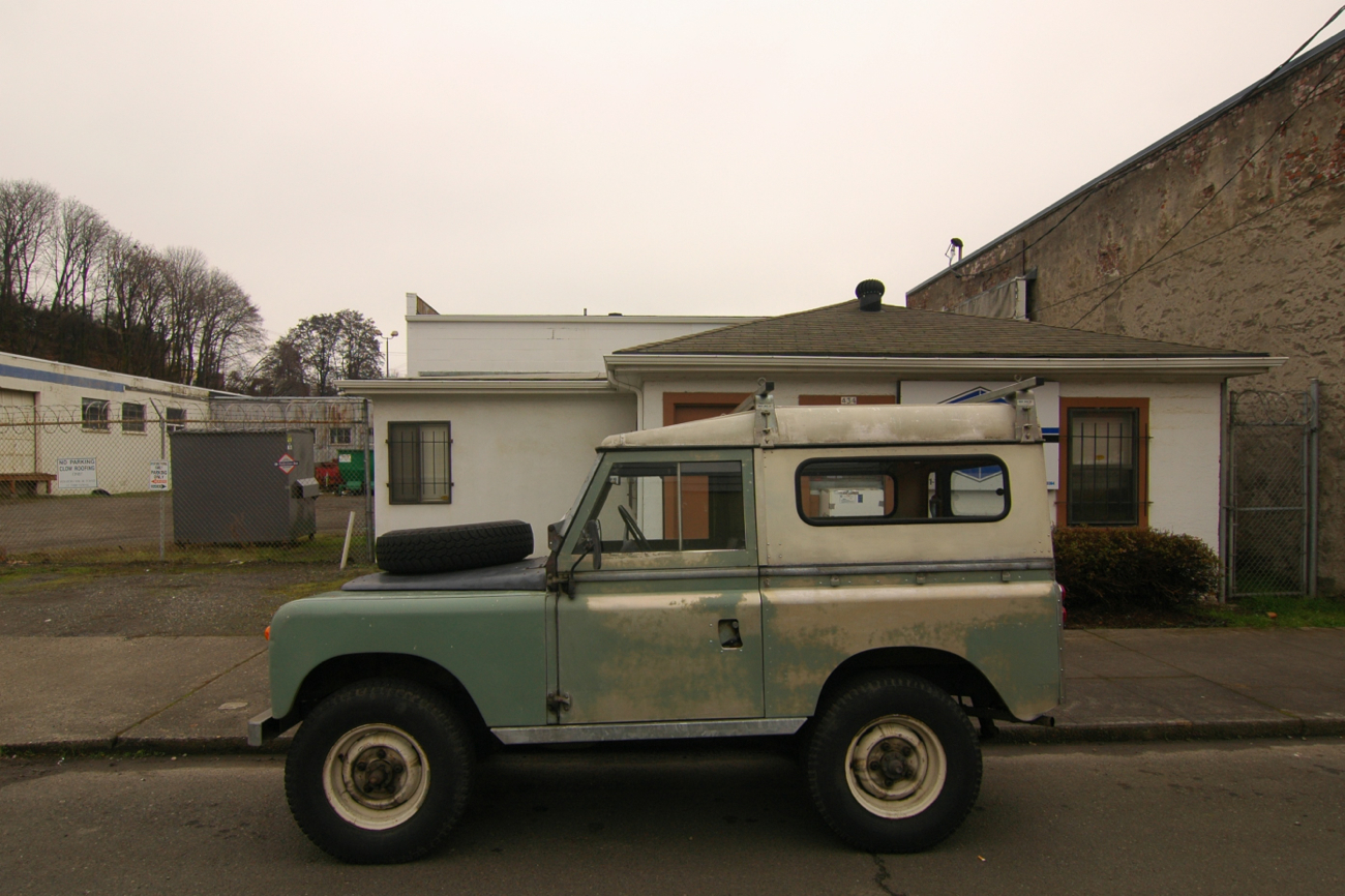 OLD PARKED CARS.: 1965 Land Rover Series IIa.