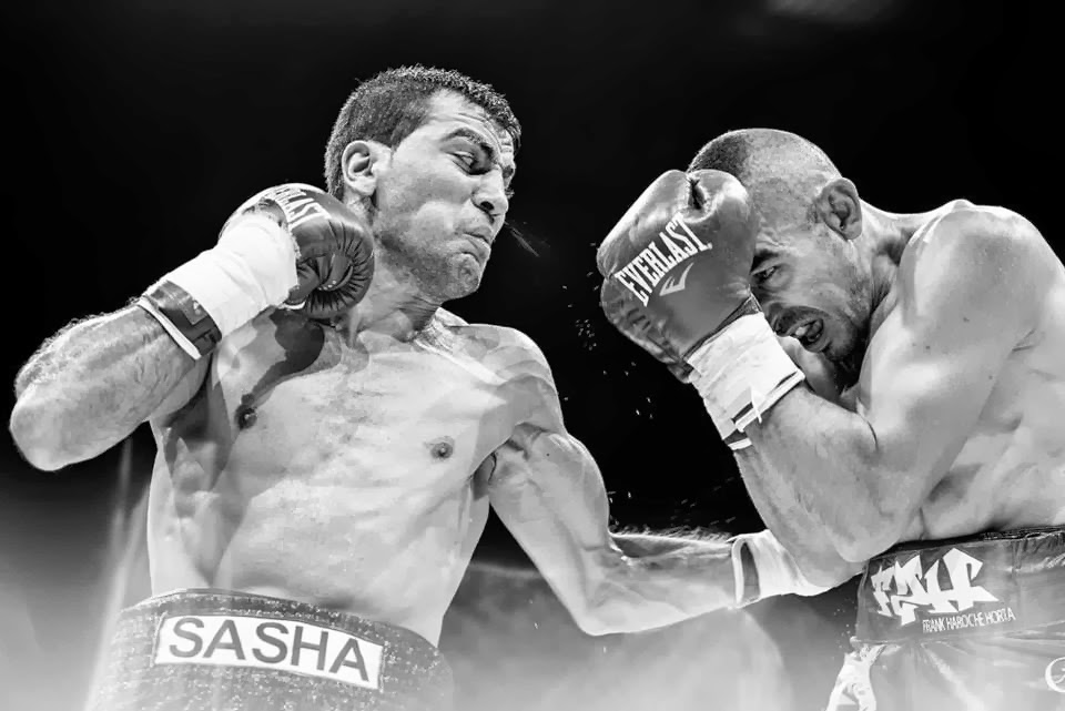 PUNCHING BALL Yengoyan does it again; Laggoune retains title