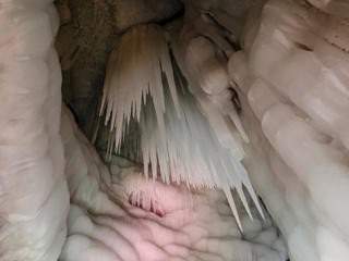 Menaja Keindahan Gua Es Abadi ningwu ice cave