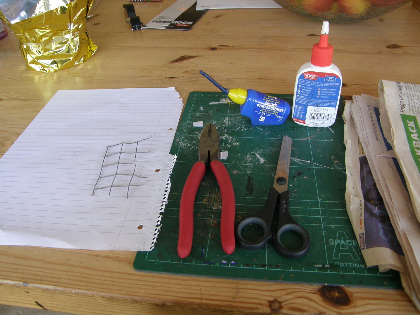 Gowan's 1/72 scale models How to weapons from chicken wire and paper ;D