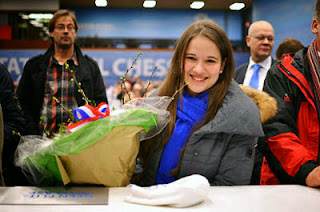 Échecs : Alina Kashlinskaya a reçu un bouquet de fleurs de son petit ami Radek Wojtaszek - Photo © ChessBase  