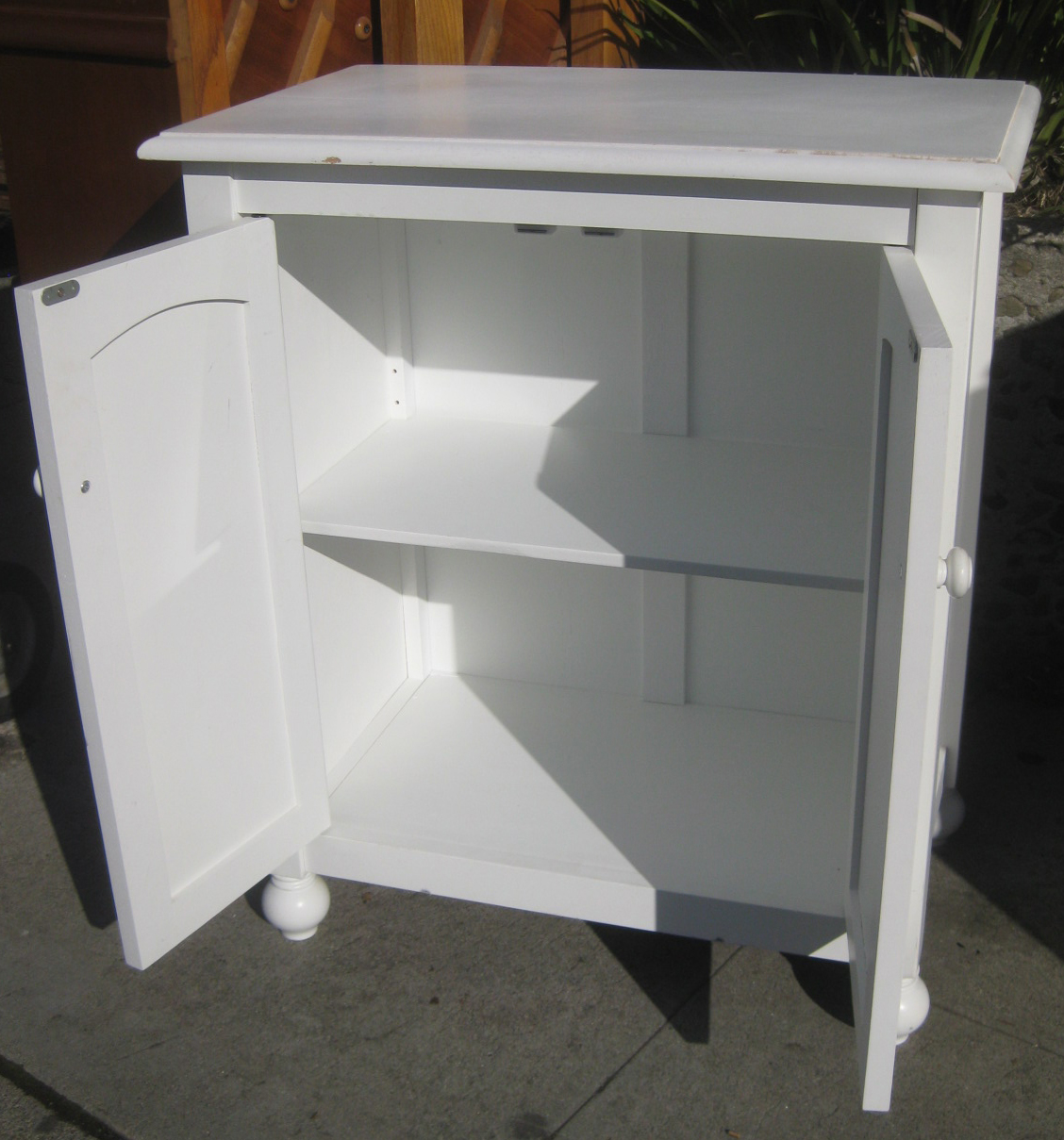 UHURU FURNITURE & COLLECTIBLES SOLD Small White 45