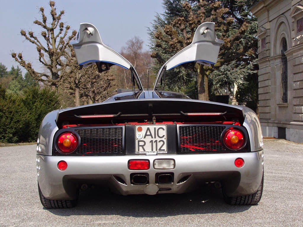 Isdera Commendatore 112i