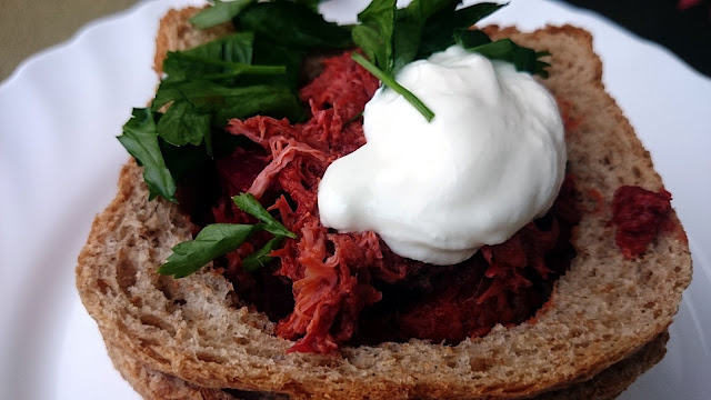 Chleb z mięsem z rosołu w curry