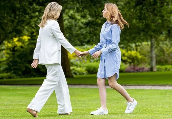 Princess Amalia in Self-portrait dress. Princess Alexia in Tommy Hilfiger dress. Princess Ariane in Maje dress. Queen Maxima