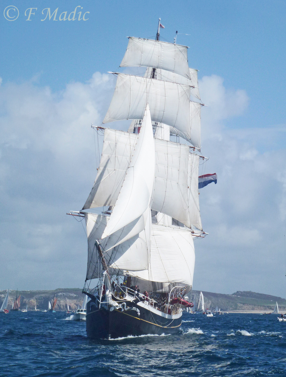 Voiliers à 2 mâts (voiles auriques ou carrées)