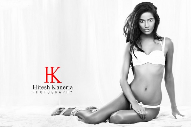 Poonam Pandey Sexy Bikini Photoshoot Pics - HOT