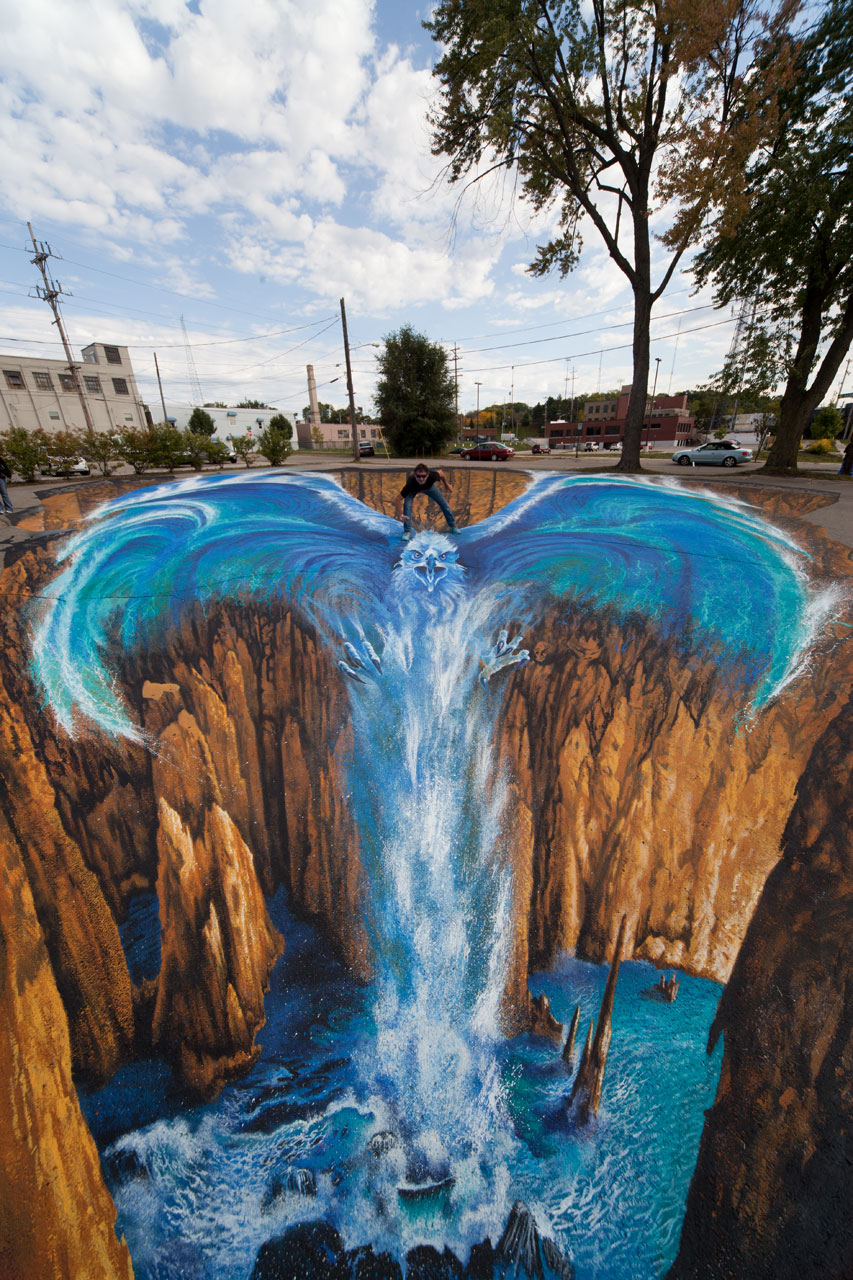 08-Phoenix-Edgar-Mueller-metanamorph-Enormous-Street-Art-Drawings-and-Paintings-www-designstack-co