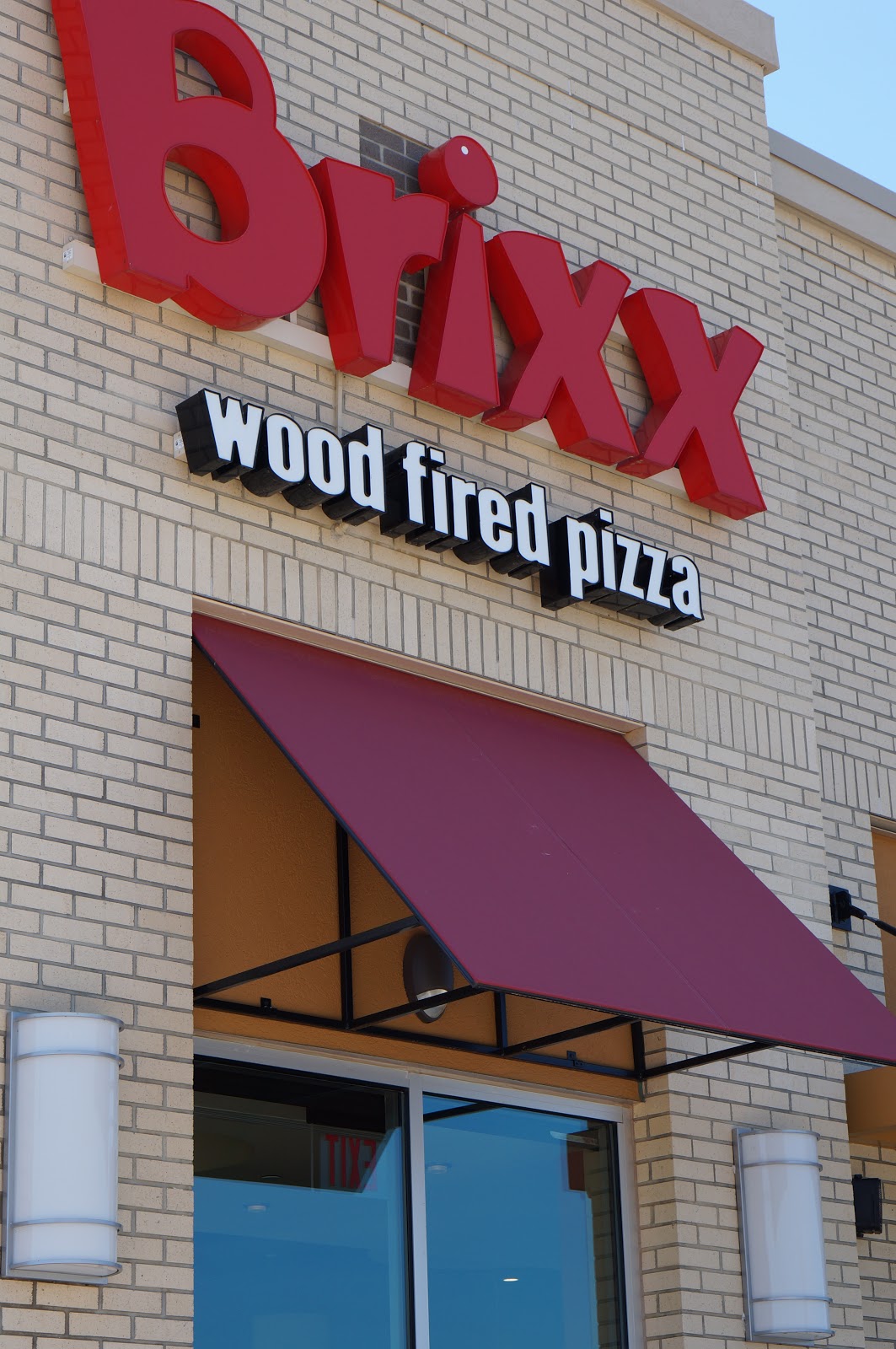 REBECCA EATS: BRIXX WOOD FIRED PIZZA - Rebecca Lately
