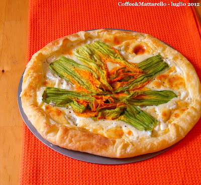 sfogliata (finta sfoglia) ai fiori di zucca, scamorza e pepe nero