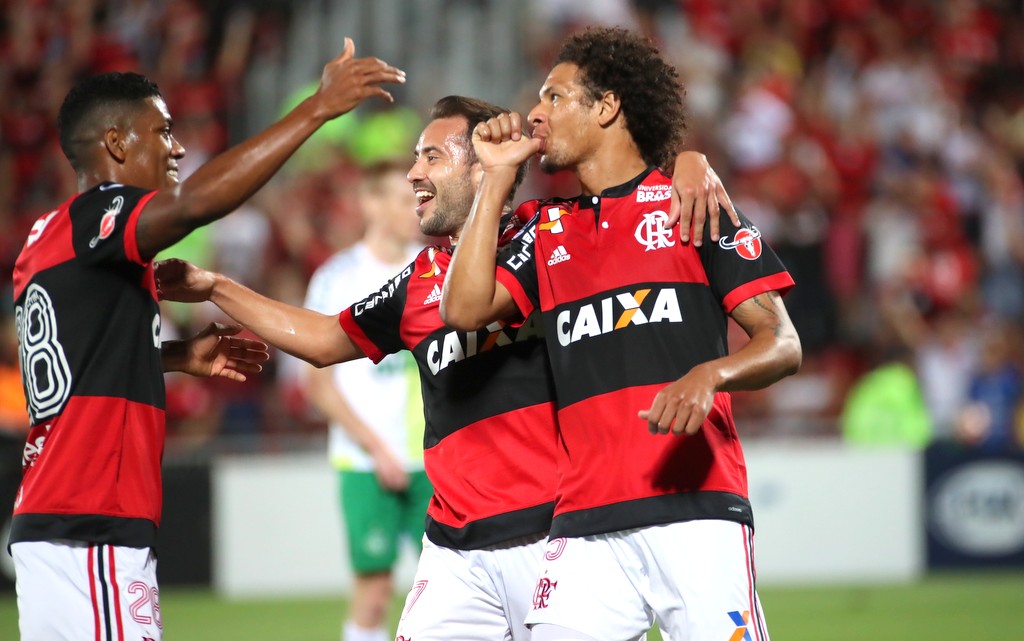 Sormani pede barração de titular e Diego em nova posição