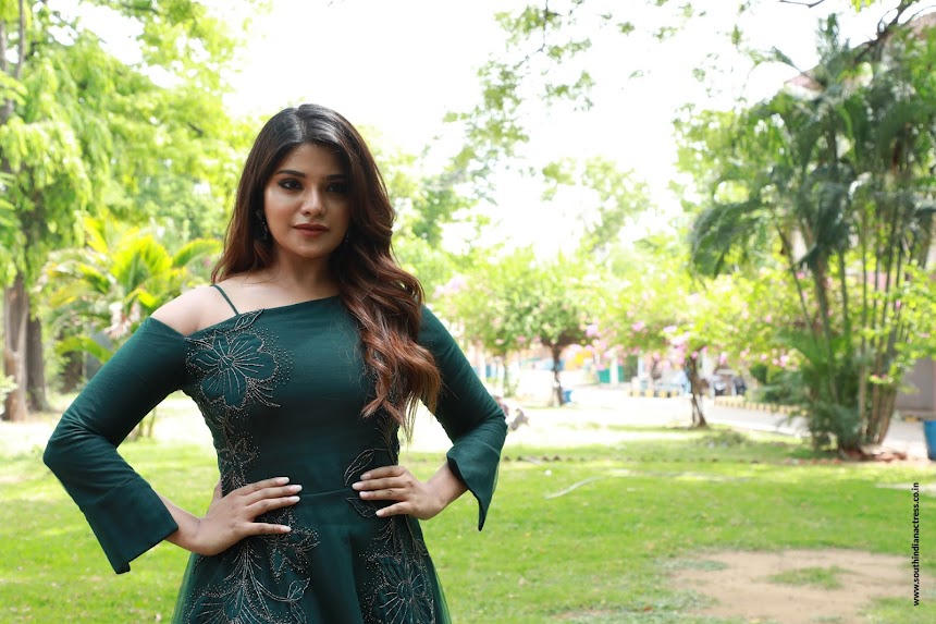 Aathmika at Naragasooran Trailer Launch