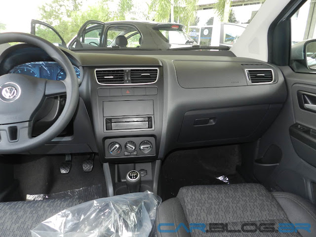 VW Fox 1.0 2013 - Trend - Prata Sargas - interior