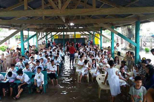 Resilient Students of Lamitan City Pushed Through With Their Graduation Despite Having A Flooded Venue! Resilient Students of Lamitan City Pushed Through With Their Graduation Despite Having A Flooded Venue!