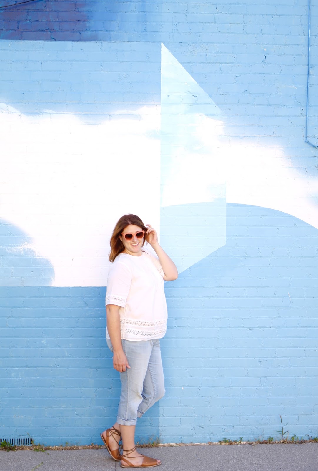 maternity style, pregnancy outfit, swing top, Salt Lake city Mural