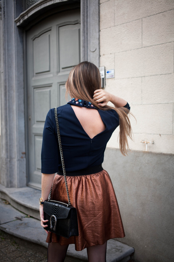 Outfit bronze skirt and embellished collar THE STYLING DUTCHMAN.