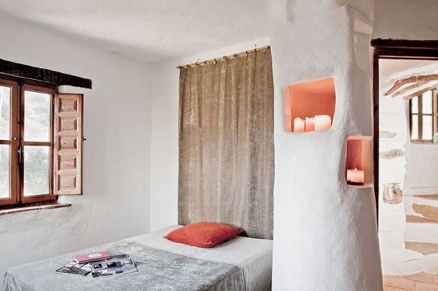 [Places] Al sur: una fortaleza con paredes blancas y techos de ladrillo