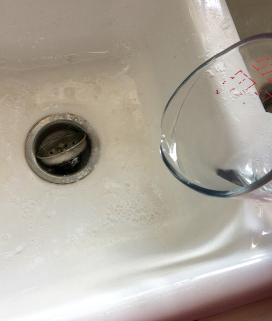 Real Girl's Realm How to Clean a Kitchen Sink