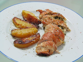 Rulou de pui umplut cu branza / Chicken roll filled with cheese