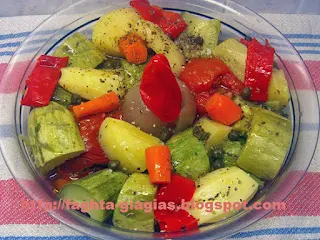 Σαλάτα με καλοκαιρινά βραστά λαχανικά - από «Τα φαγητά της γιαγιάς»