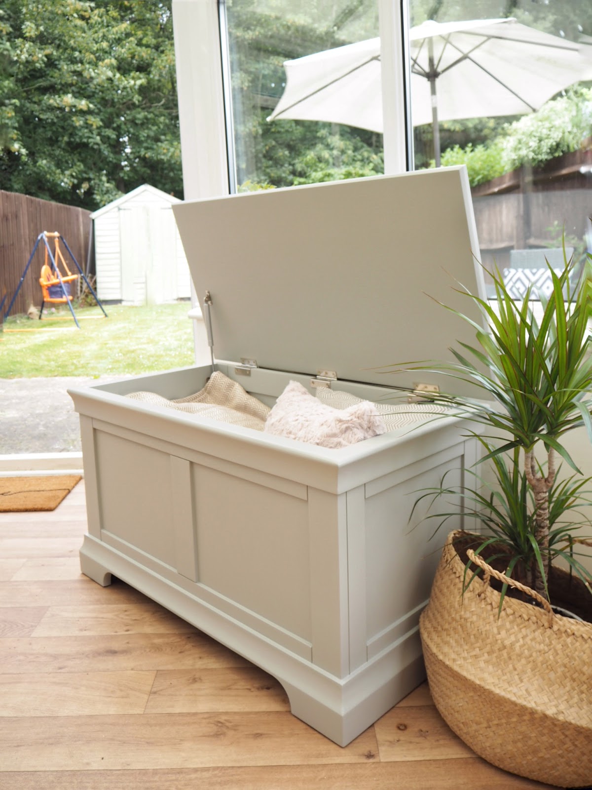 Cotswold company shop toy box
