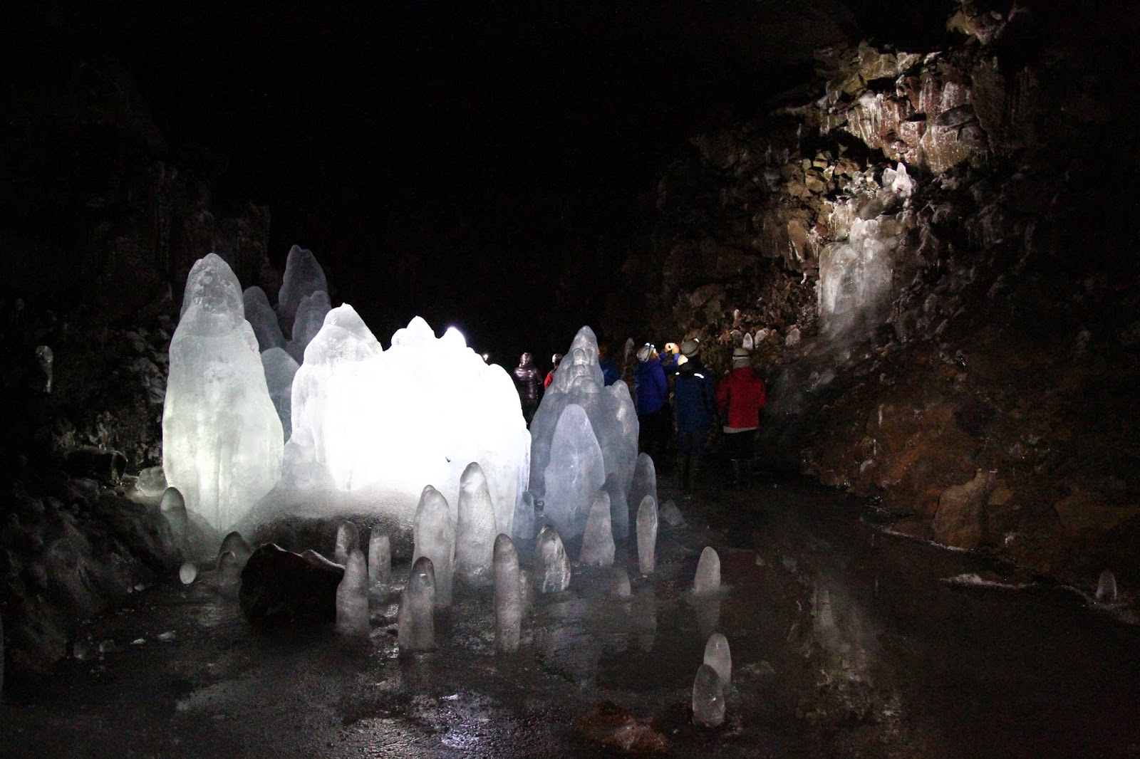 LOFTHERLLIR CAVE - Explorando uma gruta de lava com uma Rock Star em Lofthellir | Islândia