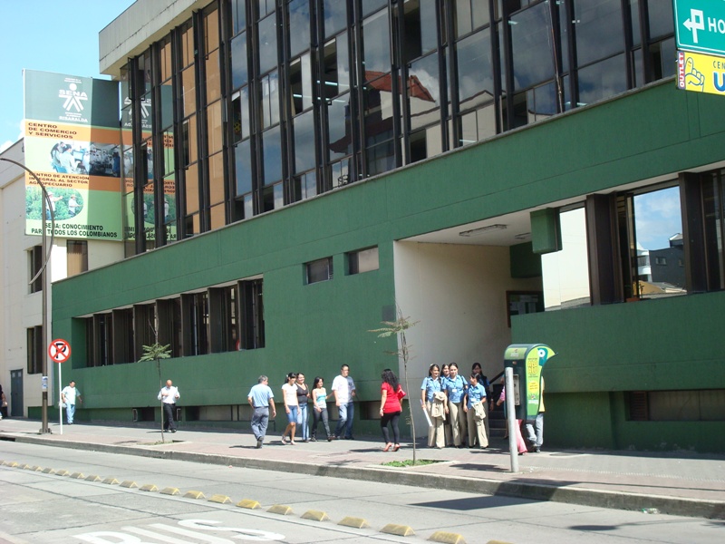 Centro Comercio y Servicios: Las alianzas para el empleo, en la  conmemoración de los 56 años del SENA