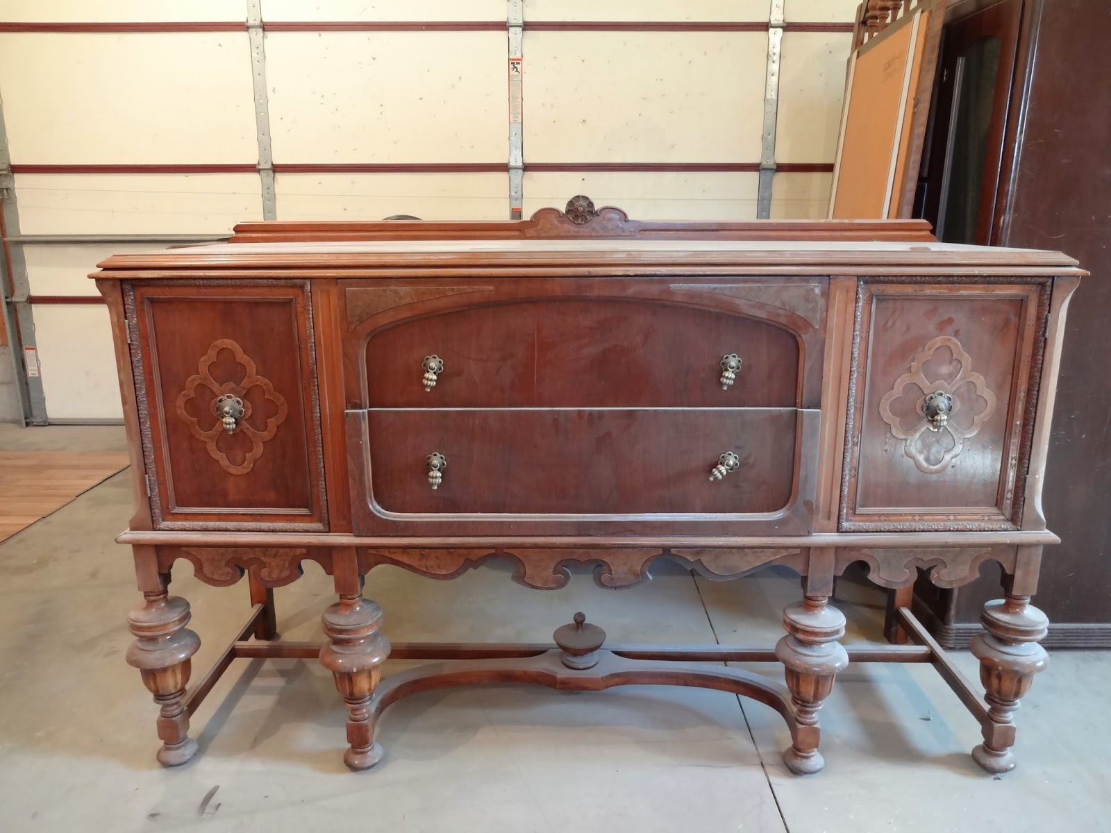 {createinspire} Antique buffet in black