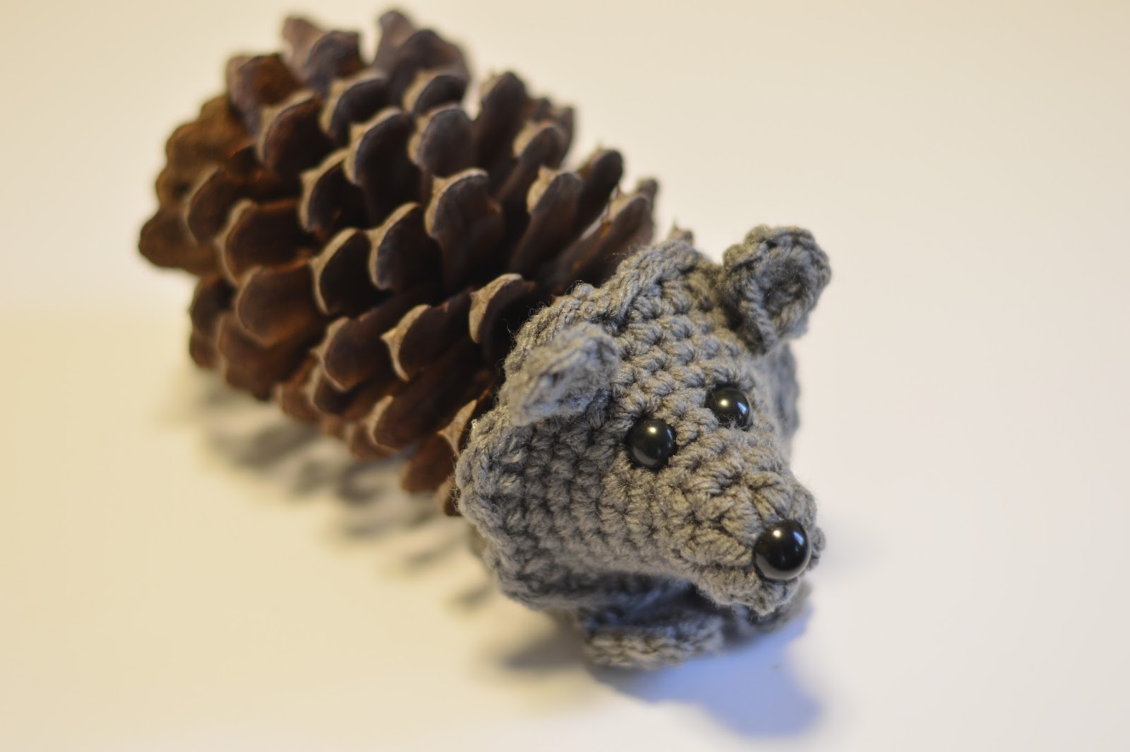 with-alex-pine-cone-crochet-hedgehog-free-pattern-and-video-tutorial