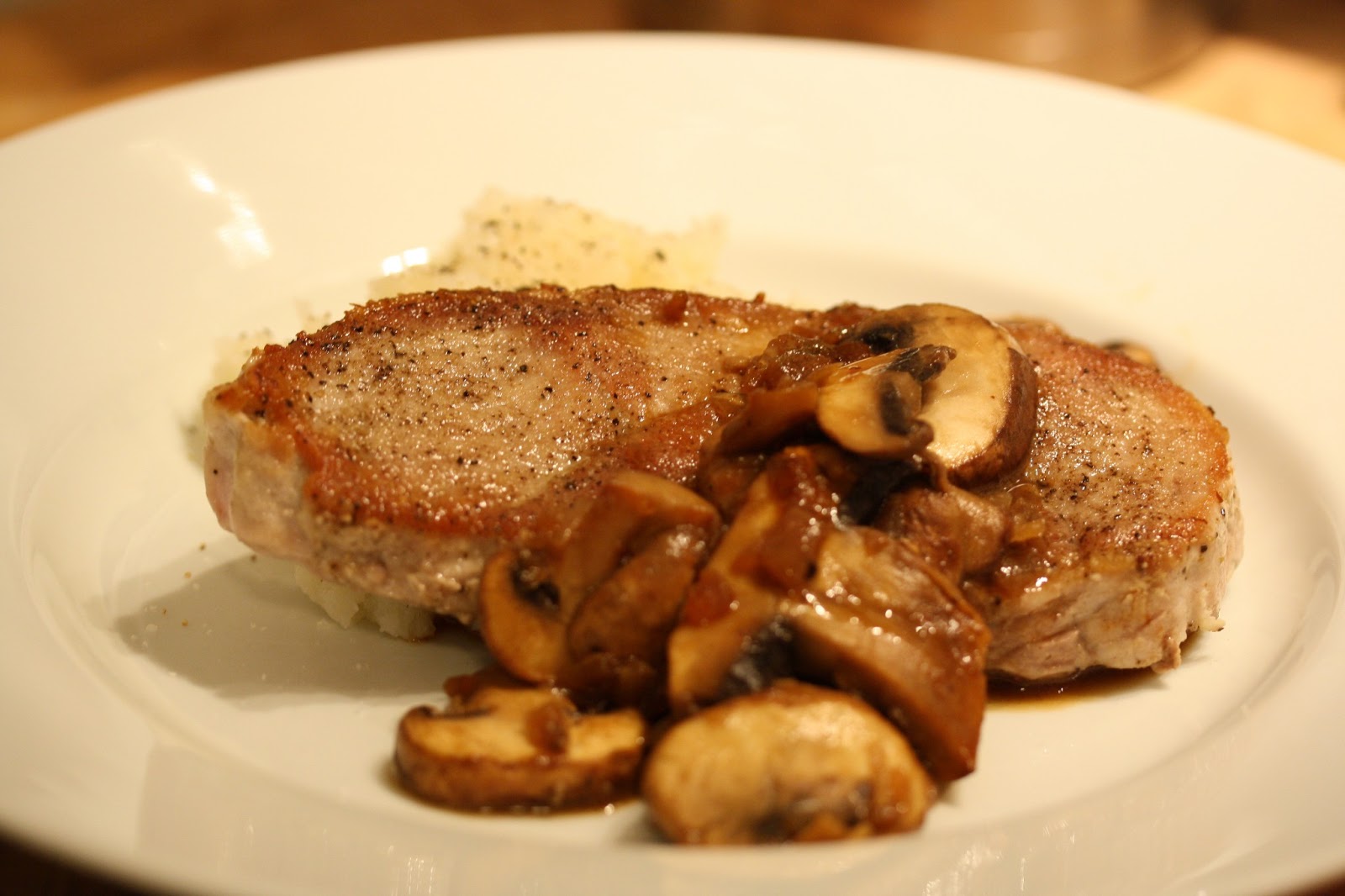 Hot Dinner Happy Home Pork Chops with White Wine Mushrooms Sauce