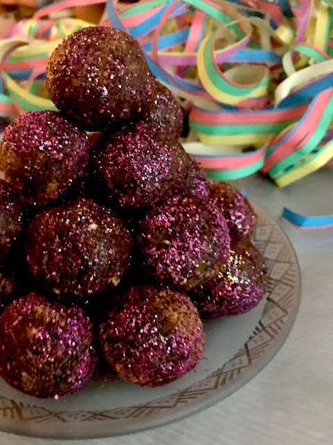 Passionately Raw! Gold And Glitter - Festive Sugarplums For The New Year
