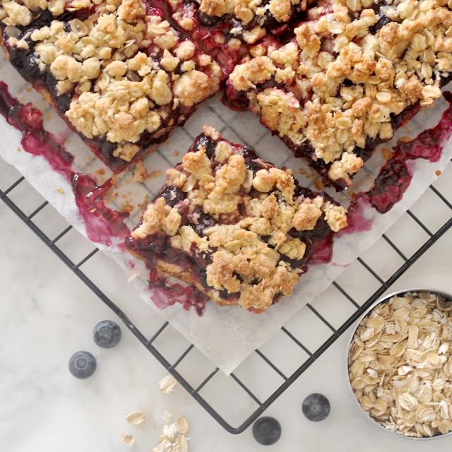 Cooking with Manuela: Blueberry Crumble Bars, Easy-to-Make Recipe