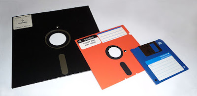  adalah media penyimpan data yang merupakan miniatur dari magnetic disk Penjelasan Floppy Disk (Diskette)