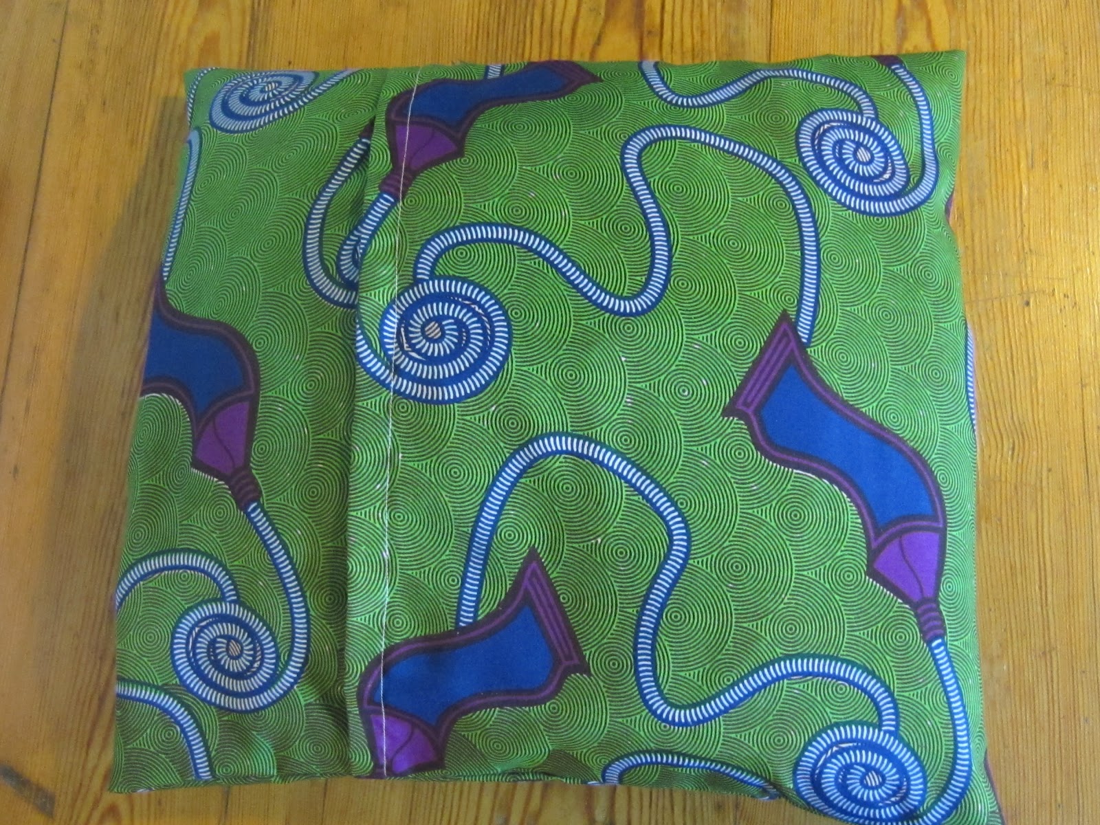 Stars and Buttons How to Make an Easy Peasy Envelope Cushion Cover