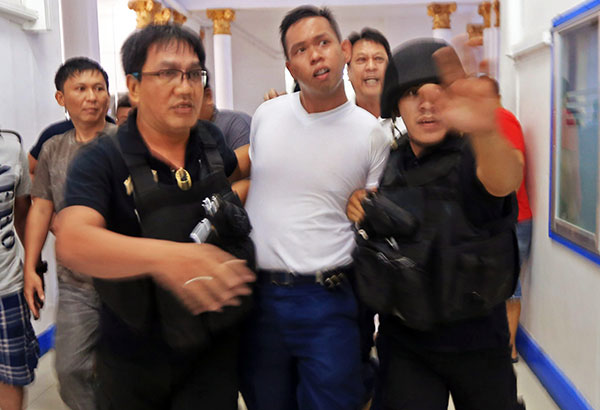 Cops Shoot Rookie Policeman 'High on Drugs' Cops Shoot Rookie Policeman 'High on Drugs'