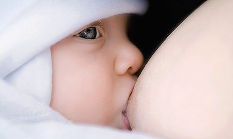 Anne sütü hiçbir zaman erişilemeyecek seviyede olan koruyucu özelliğinin yanında bebeği en iyi şekilde besleyen, anneyi ve bebeği psikolojik doyuma ulaştıran çok üstün niteliklere sahip doğal bir besin kaynağıdır.