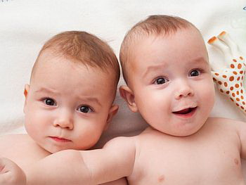 Foto Bayi Kembar Imut dan Lucu Banget - gambar dan foto