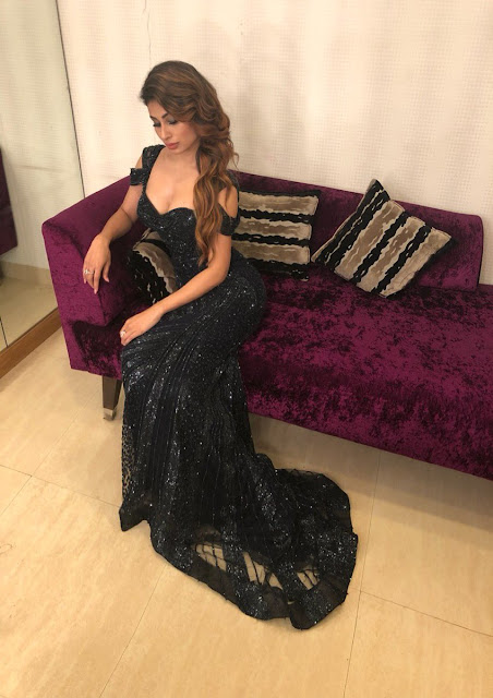  Mouni Roy