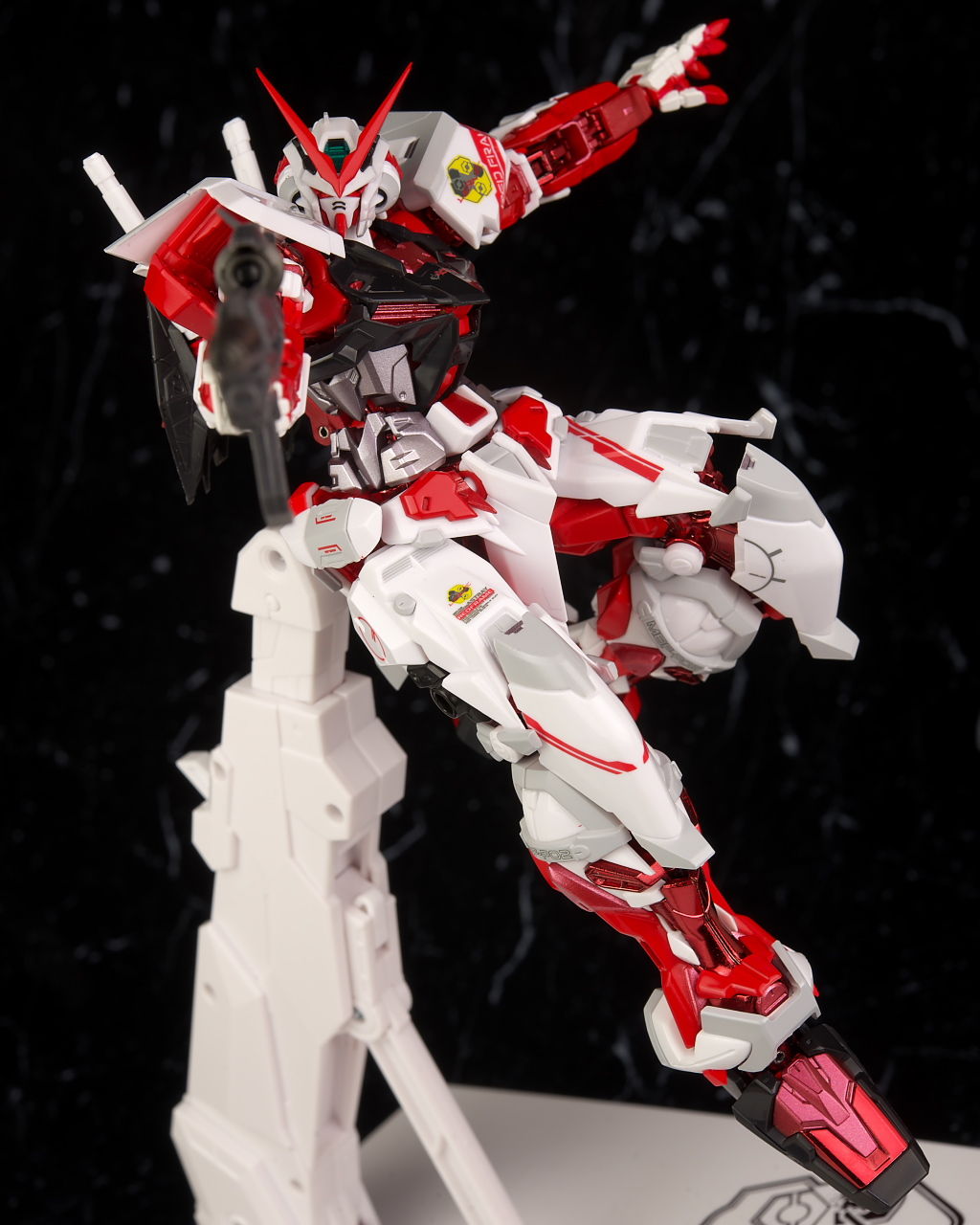 Gundam astray red frame. Gundam astray rg. Робота gundam astray red frame. Сборная модель гандам. Астрай.