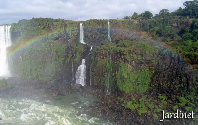 Arco-íris nas Cataratas do Iguaçu