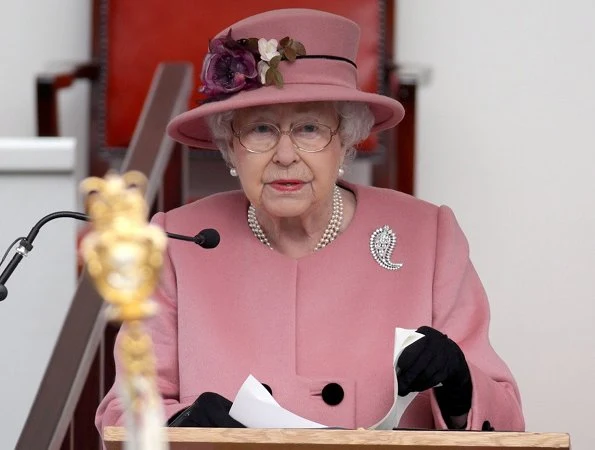 Queen Elizabeth attended the decommissioning ceremony for HMS Ocean. Queen wore pink coat and hat