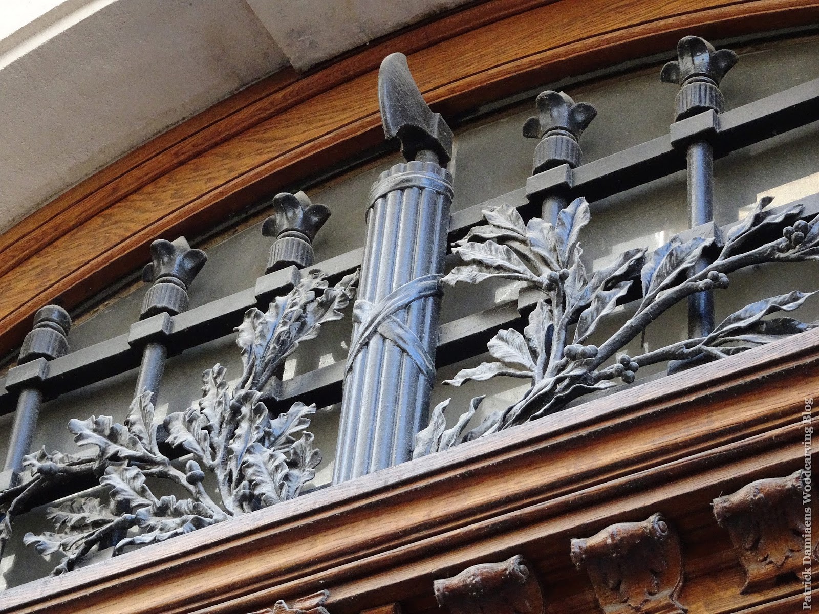 ORNAMENTAL WOODCARVER Patrick Damiaens Fasces symbol as an ornament