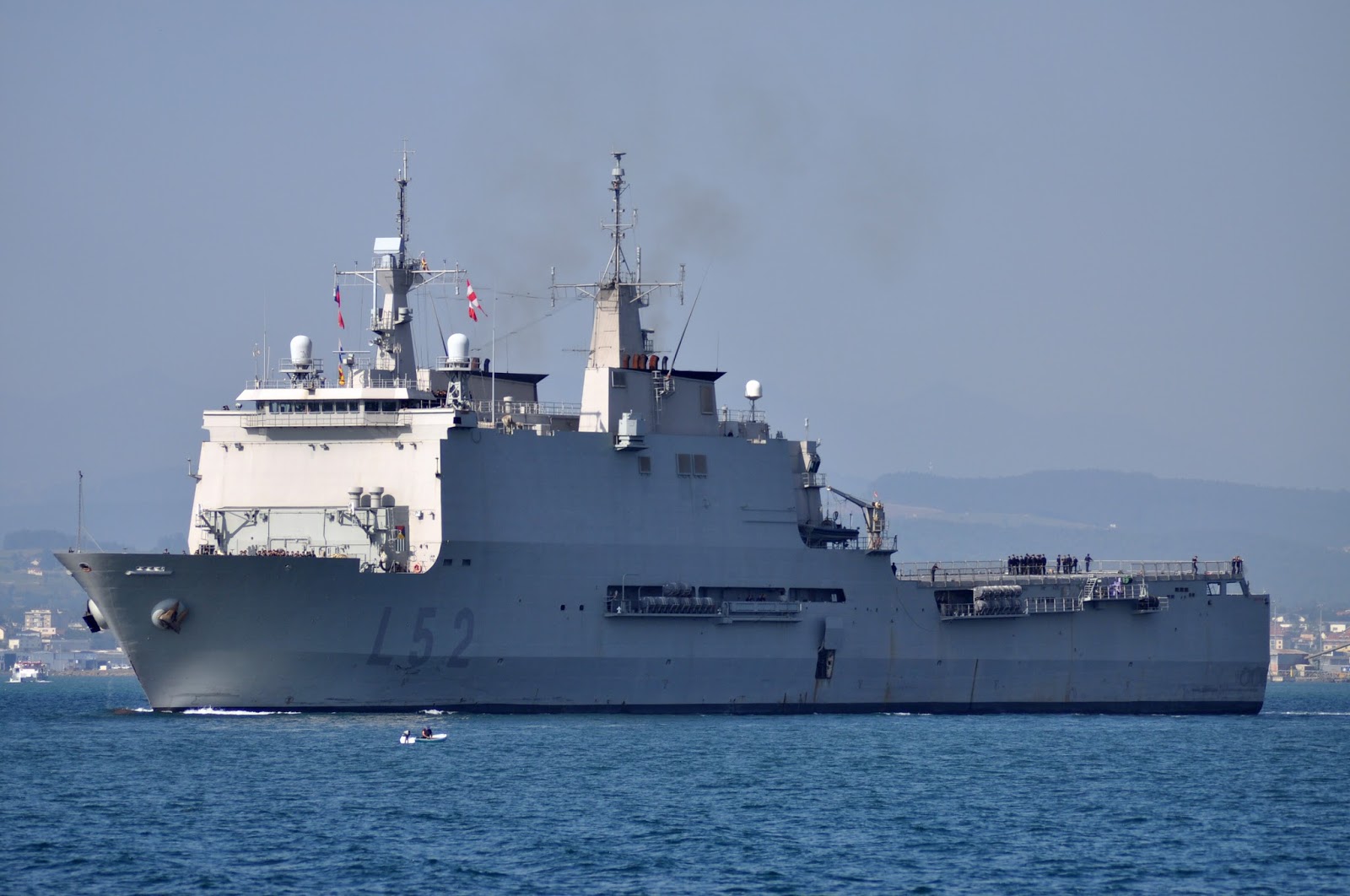 ANALISIS NAVAL BUQUE DE APOYO ANFIBIO BAA "CASTILLA" L52